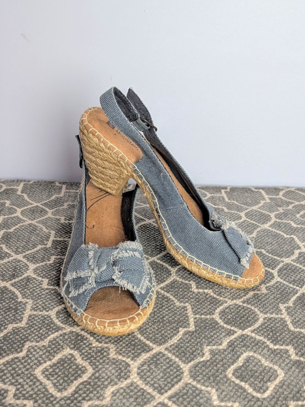 WHITE MOUNTAIN Espadrilles Bow Blue Sandals Sz 7.5M